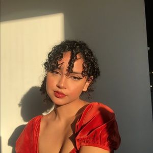 Meet your Posher, Leyla